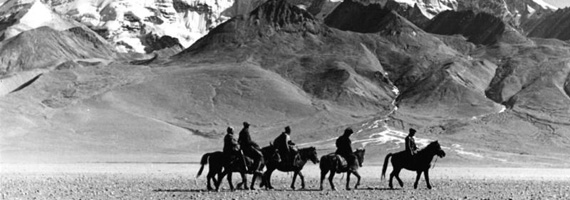 A caravan crossing the Old Silk Route (Attribution: Bundesarchiv Bild 135-S-10-04-32)